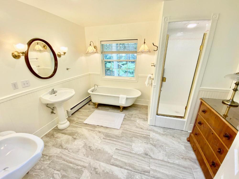 Deluxe King Room interior